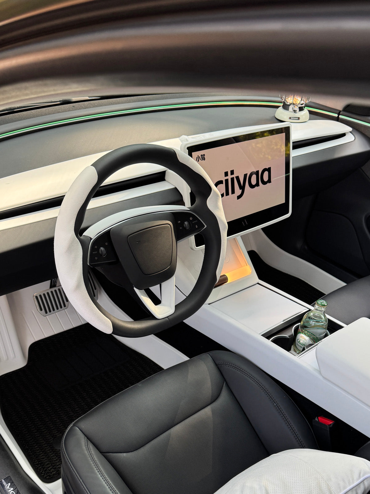 Soft Center Console Wireless Charging Mat for Tesla Model 3 Highland 2025 2024